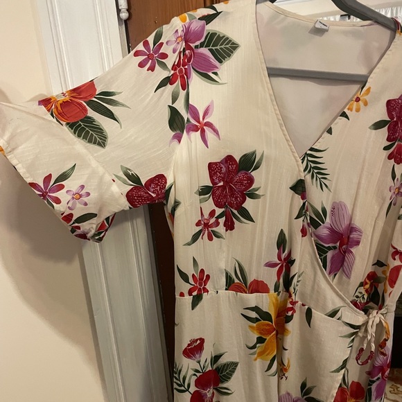 Old Navy Floral Wrap dress - Picture 2 of 8